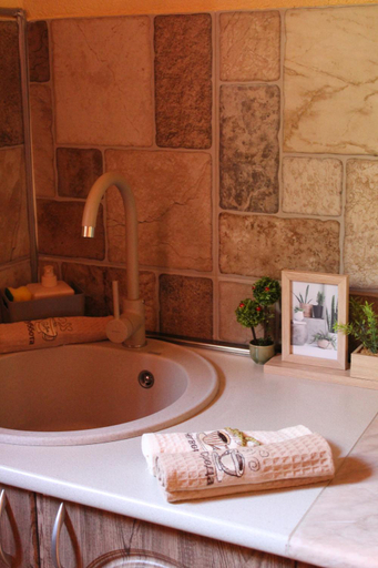 Bathroom 2, Piano apartments