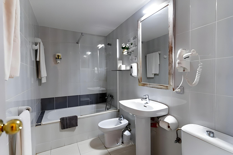 Bathroom 5, Apartamentos Royal Life, Baleares