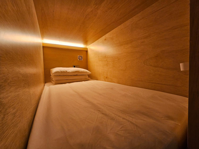 Bedroom 3, 82 Capsule Hotel, Mapo