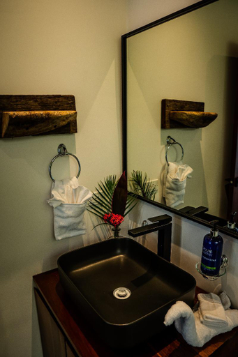 Bathroom 5, The Bohemian Lagarto, Santa Cruz