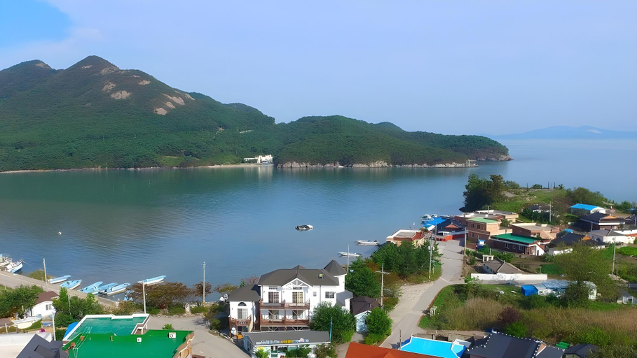 Others 2, Buan bada yeohang pension, Buan