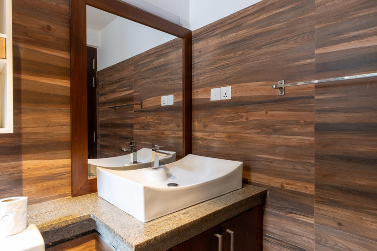 Bathroom 2, Bella Vista, N. Palatha East