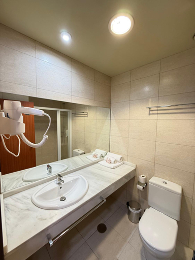 Bathroom, Hostal Mediterranea, Madrid