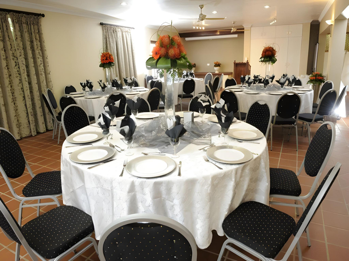 Food & Drinks 5, Oxford Lodge Vryheid, Zululand