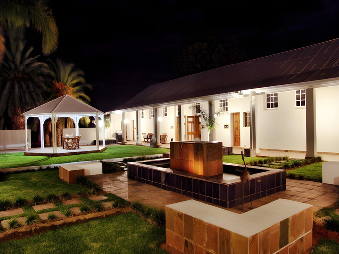 Exterior & Views
