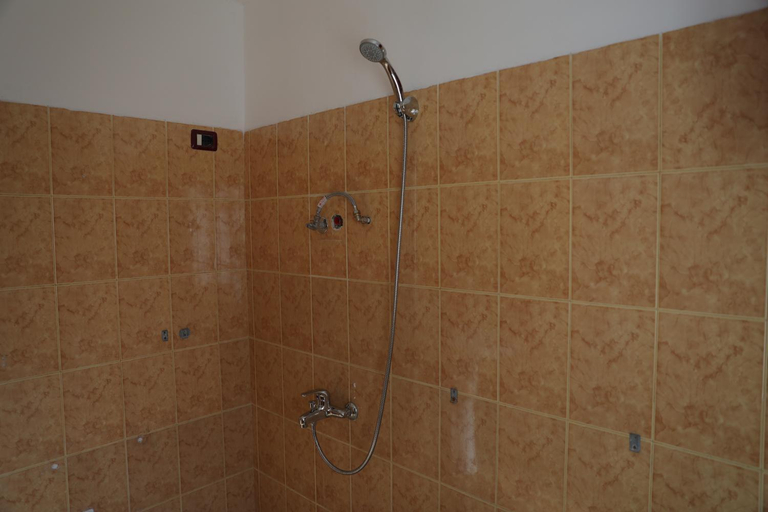 Bathroom 1, Guest House ESANBJA, Beratit