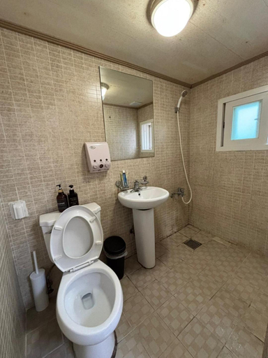 Bathroom 3, Sunrise Inn, Jongno