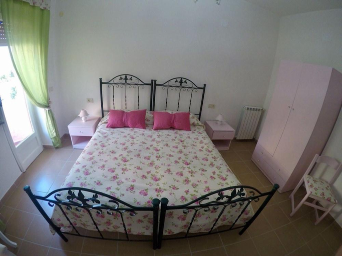 Bedroom 2, B&B Kalinikta, Salerno