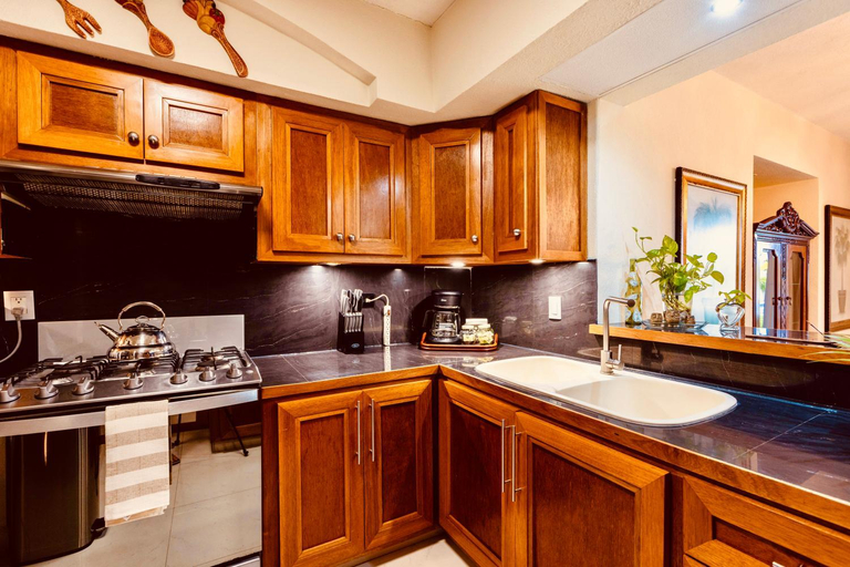 4, Magnifica Villa Palmeras luxurious 4 Br 6 Bds 4 Ba private pool lagoon front super fast Wifi, Benito Juárez
