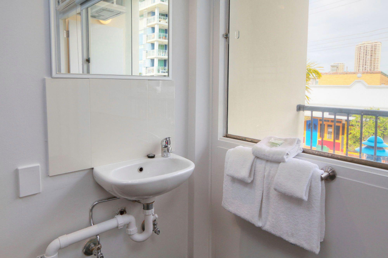 Bathroom 4, Palm Beach Hotel, Gold Coast