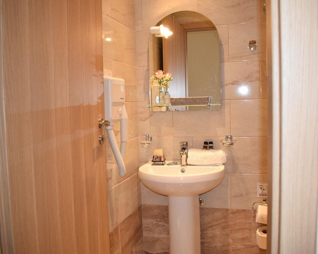 Bathroom 2, Corfu Aquamarine Hotel, Ionian Islands
