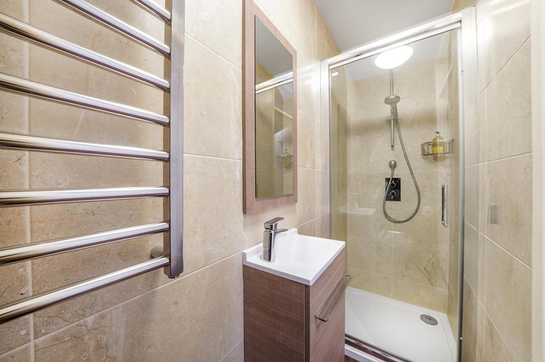 Bathroom 2, Peaceful Green London - 1 bedroom & Free parking, London