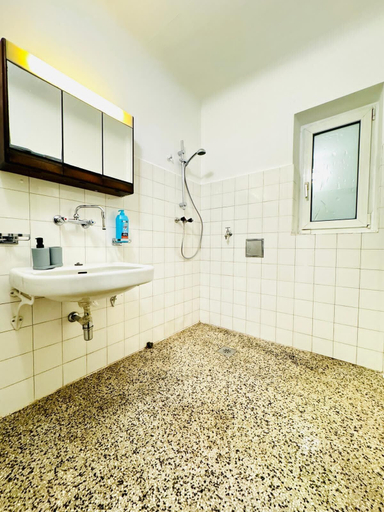 Shared bathroom 3, Garden Villa by Danube 16 Guests, Wien
