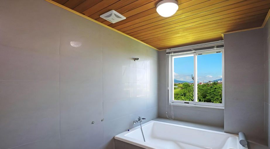 Bathroom, Pushi Minsu, Nantou