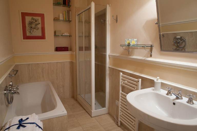 Bathroom 4, Granduomo, Florence