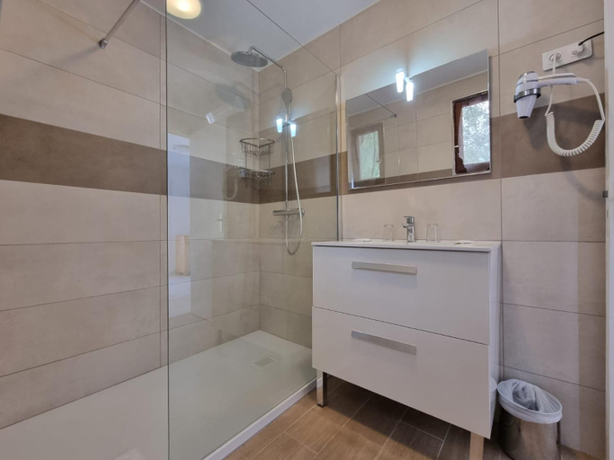 Bathroom 4, Bungalows Du Maquis, Corse-du-Sud
