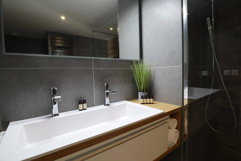 Bathroom 3, Sun Paradise SeaView&Terrace Parking&Pool, Alpes-Maritimes