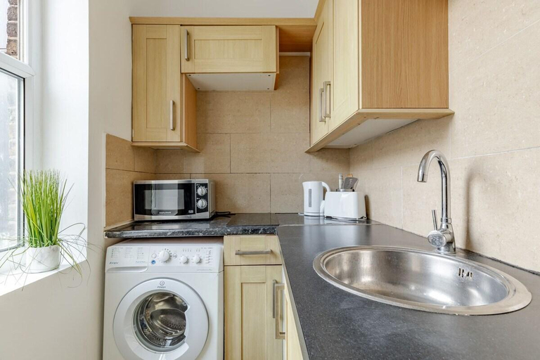 Others 5, Charming & Spacious 3BR 2BR House in Paddington!, London