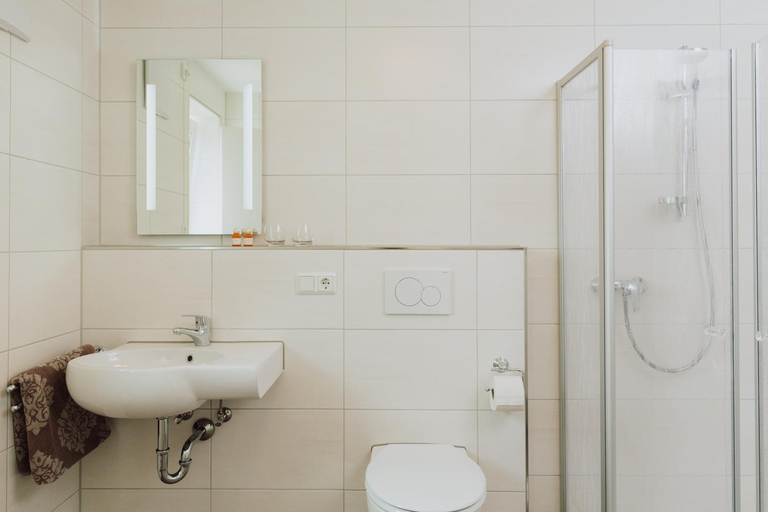 Bathroom, Gastehaus Hotzl, Deggendorf
