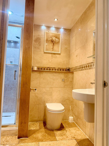 Bathroom 3, HOMESLY THE WOODMAN INN LTD, North Yorkshire
