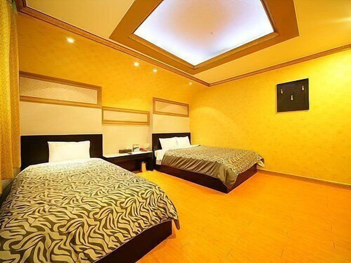 Bedroom 4, Island Motel, Yeosu