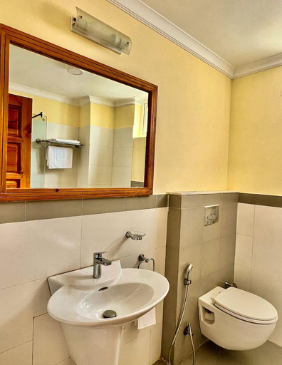 Bathroom 3, Sumer Hotel, Sirmaur