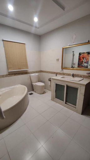 Bathroom 4, Hotel White Seasson managed by Zaheer Masih, Lahore
