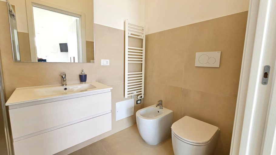 Bathroom 5, Villetta Maria, Lecce