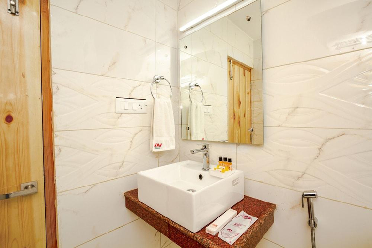 Bathroom 3, Hotel Hukam's Holiday Home Kasol, Kullu