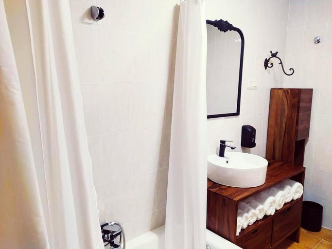 Bathroom, Mirador de Palacios- centrico con vistas y parking cerca, Teruel