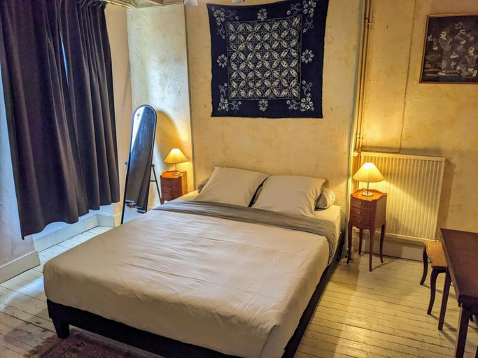 Bedroom 2, Au dessus des arcades, Gers