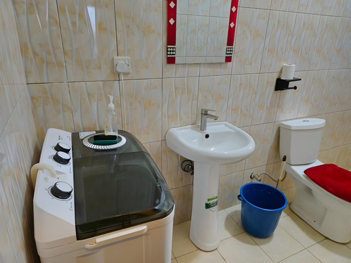 Bathroom 2, MAYFAIR -1BEDROOM BUKOTO, Kampala