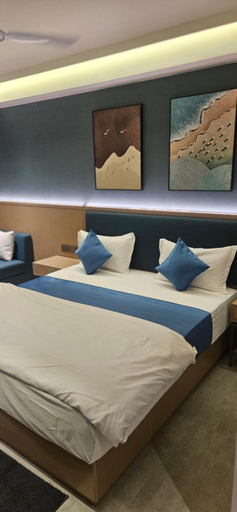 Bedroom 3, Hotel Skyro Inn, Gandhinagar