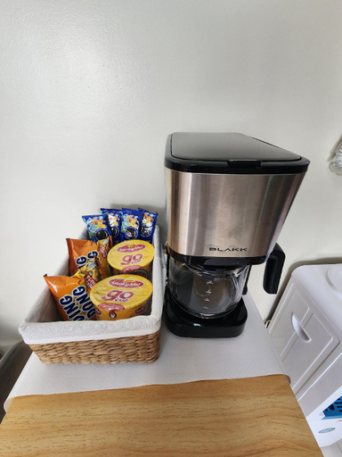 Food & Drinks, Cozy 1BR Condo in Mandaluyong City with City Skyline View, Mandaluyong