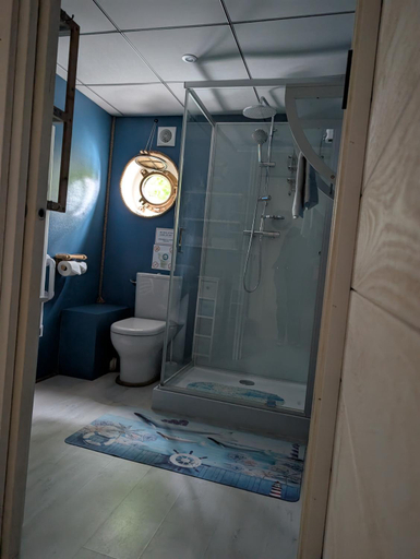 Bathroom, peniche Ino Lefkothea II chambre d'hotes, Jura