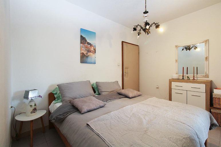 Others 3, Apartment 1236, Ližnjan