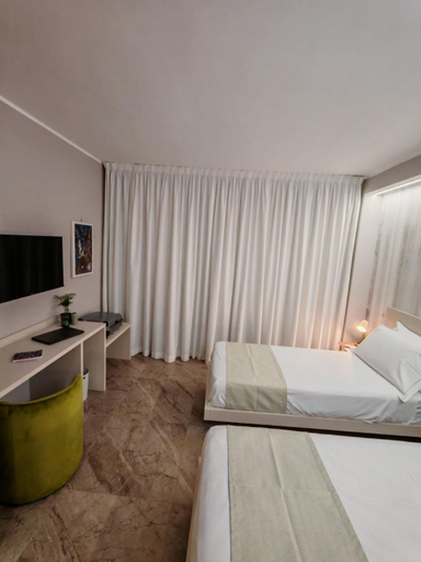 Others 5, EFFE4 Lovely Room, Bari