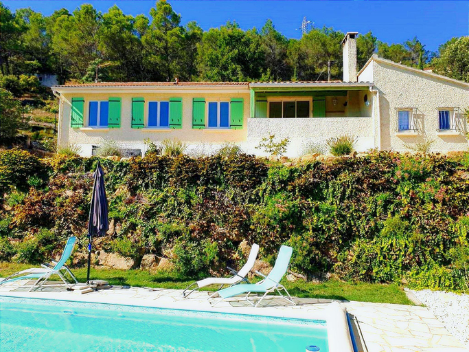 Exterior & Views 1, Spacious Villa in Saint-Nazaire, Gard