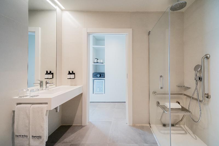 Bathroom 5, Barcelo Conil Playa, Cádiz