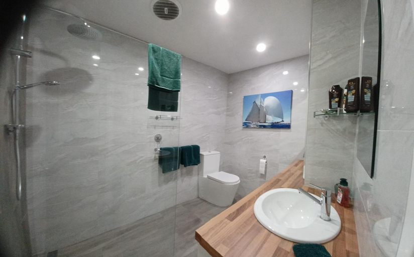 Bathroom 4, Palm Beach Guest House, Rockingham