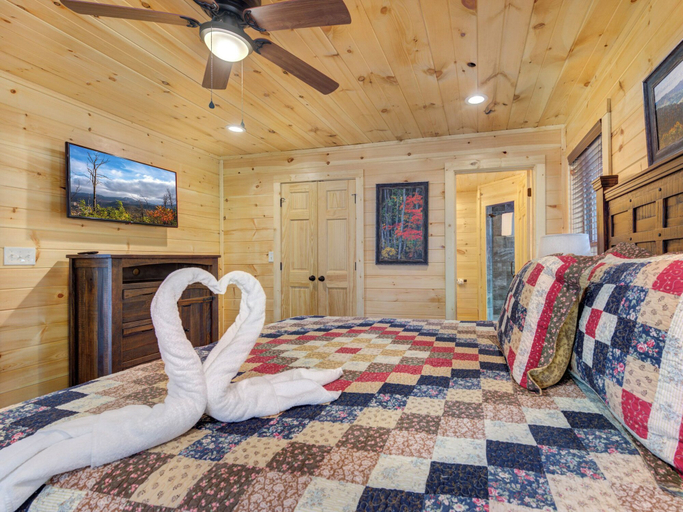 Bedroom 3, Fire in the Sky by Smoky Cove Resort, Sevier