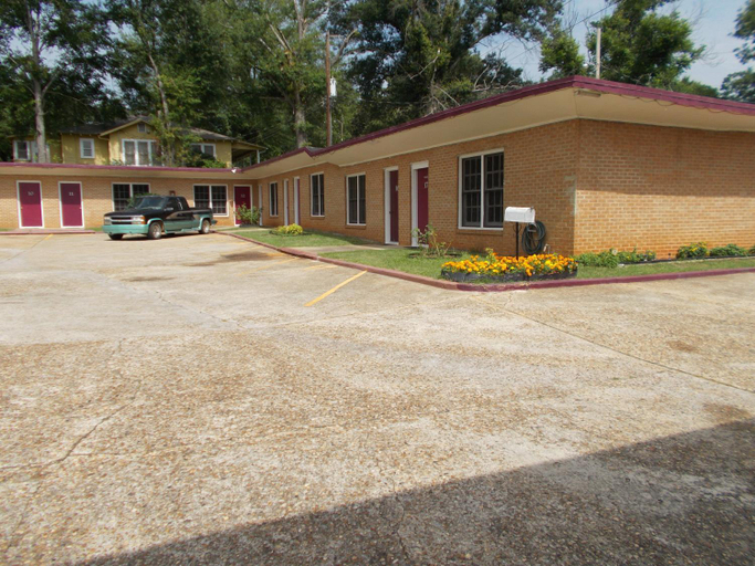 Others 4, Hillside Motel, Claiborne