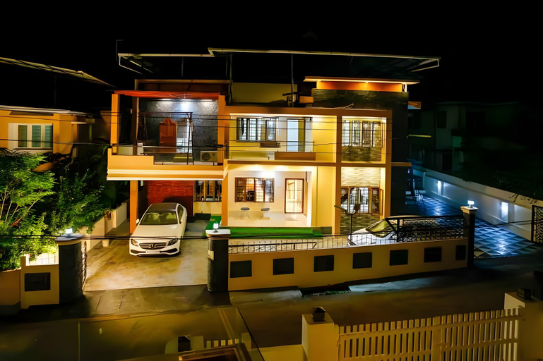 Exterior & Views
