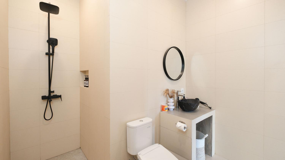 Bathroom 2, Seminyak Houses, Badung