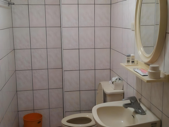 Bathroom 4, Carlos Backpacker, Chiayi County