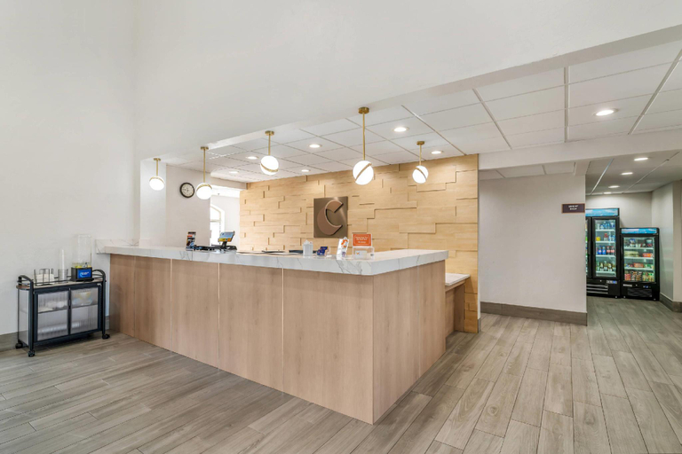 Public Area 2, Comfort Inn & Suites Madison East - Monona, Dane