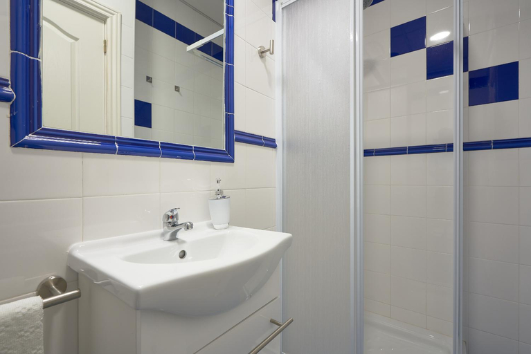 Others 3, Apartamentos Tejares de Triana 16B, Sevilla
