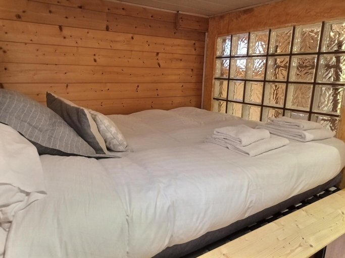 Bedroom 2, Cosy Petite Chalet T3, Jardin, Terrasse, Parking. Chamonix Mont-blanc., Haute-Savoie