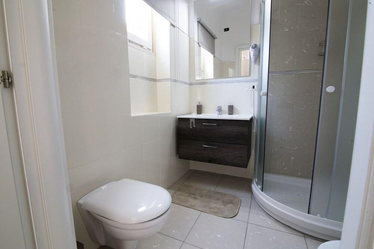 Bathroom 5, La Posada, Brindisi