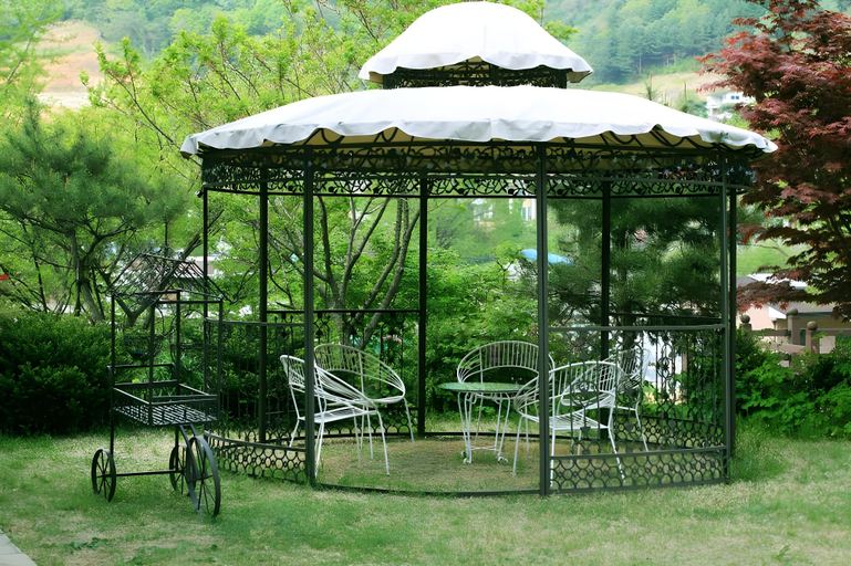 Others 5, Flower field Pension, Gapyeong